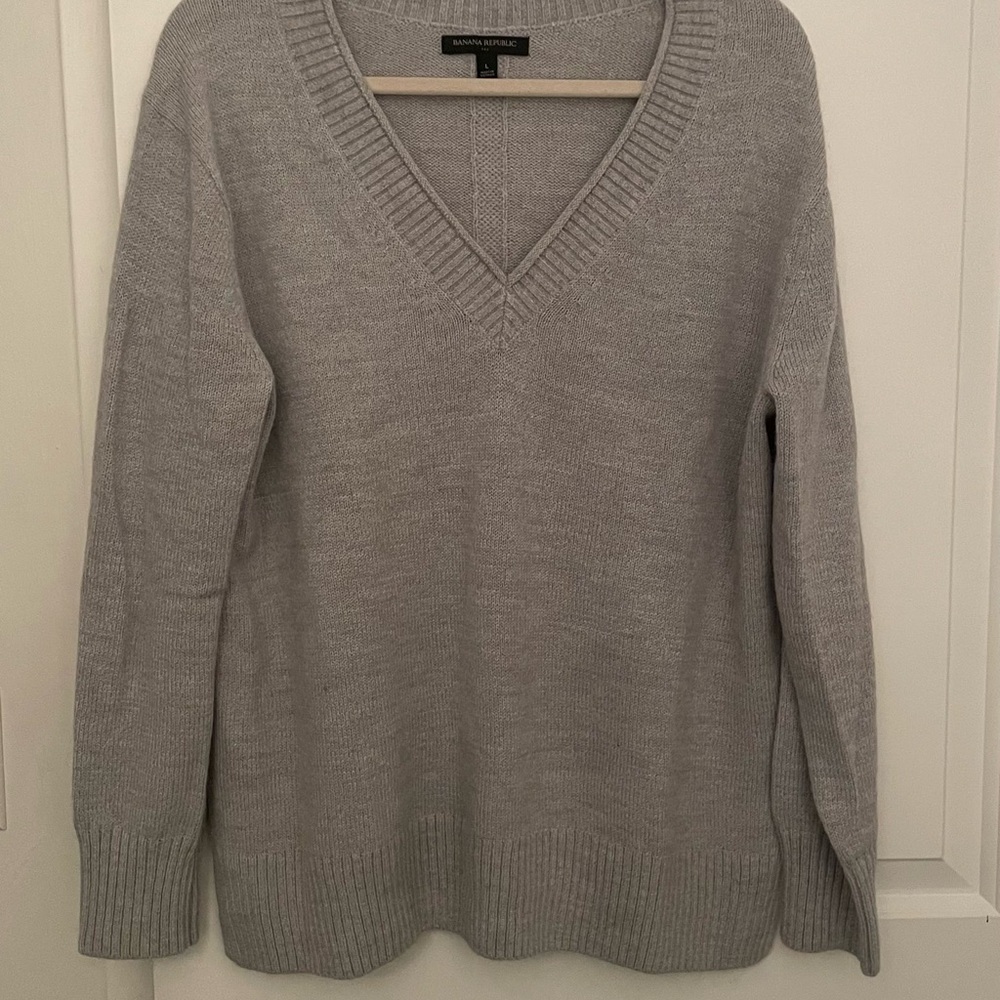 Banana Republic Light Gray V-Neck Sweater
